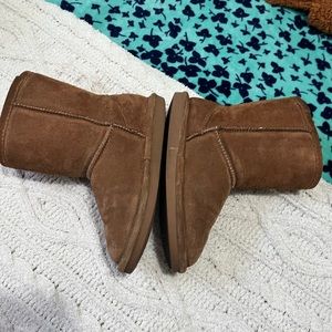 Bearpaw boots for girl size 1